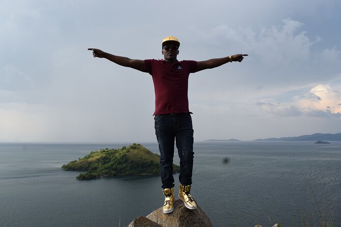 5 Days Volcanoes National park and Lake Kivu - Day 1 in Kigali: Memorial Time, Markets, and City Streets