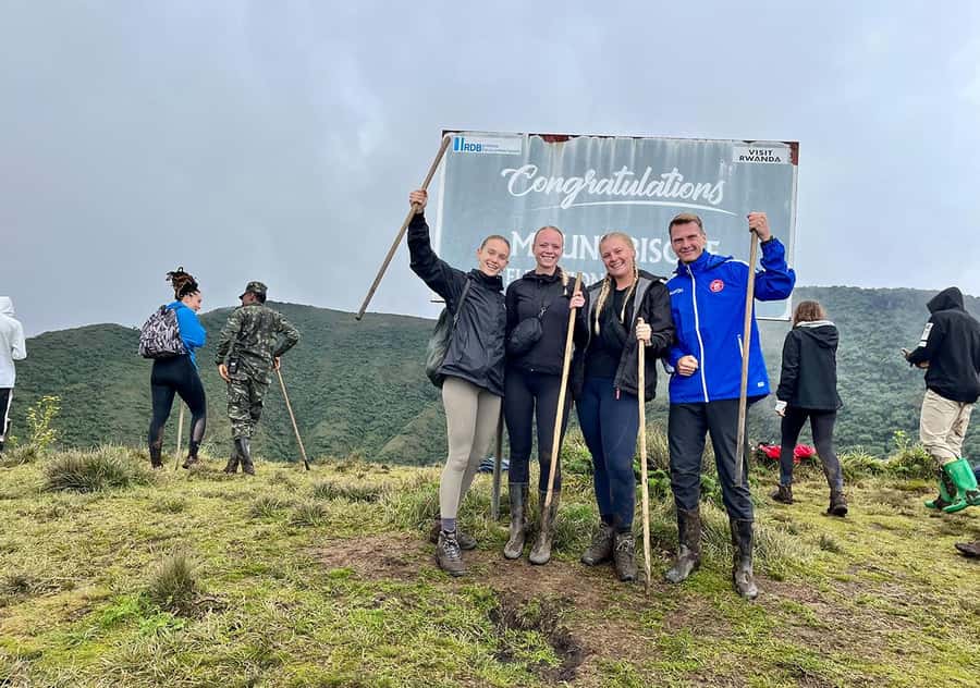From Kigali: Bisoke Summit Trek, Crater Lake 1 Day Safari - Key Points at a Glance