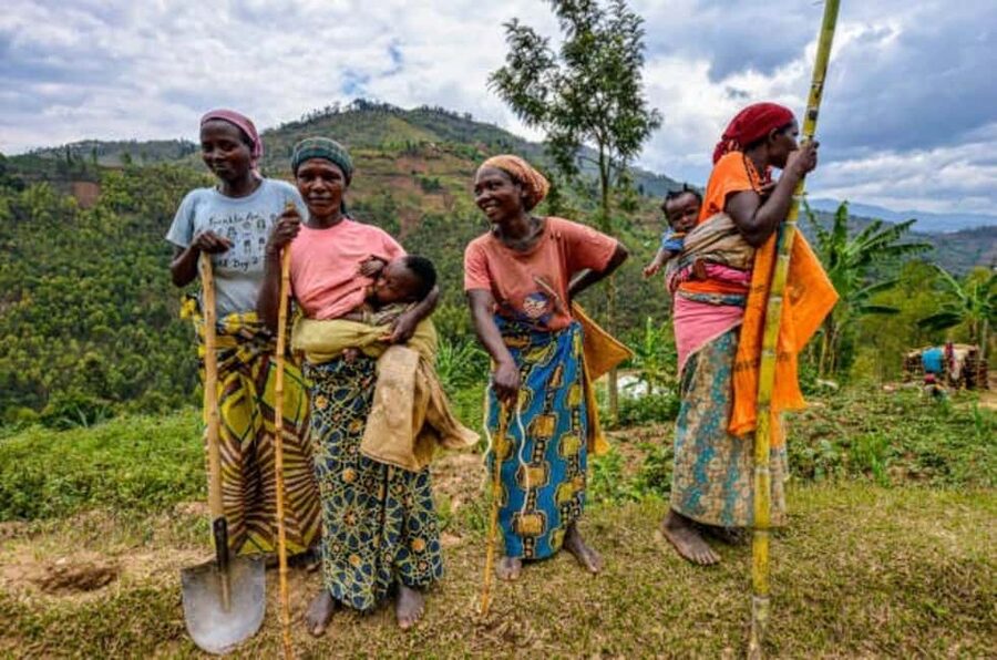 Kigali: Mount Kigali and Cultural Village Tour with Snacks - The moderate hike on Mount Kigali: what the time really feels like